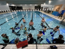 Kerst training ploegenactiviteit met de hele groep jeugdduikers en jeugdbegeleiders