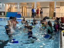 Kerst training ploegenactiviteit met de hele groep jeugdduikers en jeugdbegeleiders